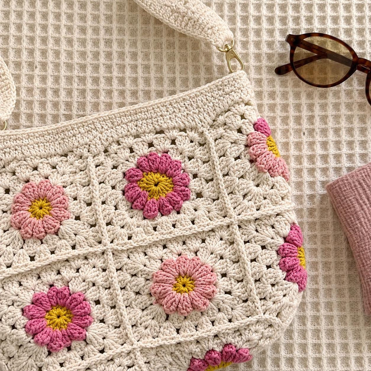 Floral Granny Crochet Crossbody Bag — view 3
